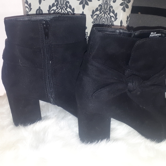 Black booties with a bow - Picture 3 of 5